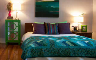 Сочетание зеленого и фиолетового в интерьере