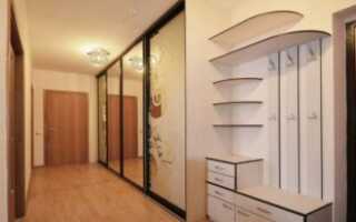 Современный шкаф-купе в прихожую с зеркалом