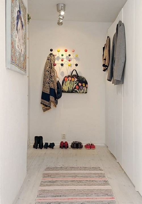 Узкий и длинный коридор - как визуально его увеличить?