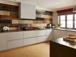 На матовой и полуматовой поверхности фартука не заметны загрязнения