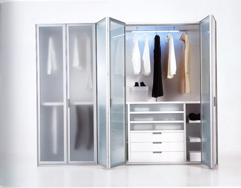 Дверцы из стекла в шкафе гармошке 