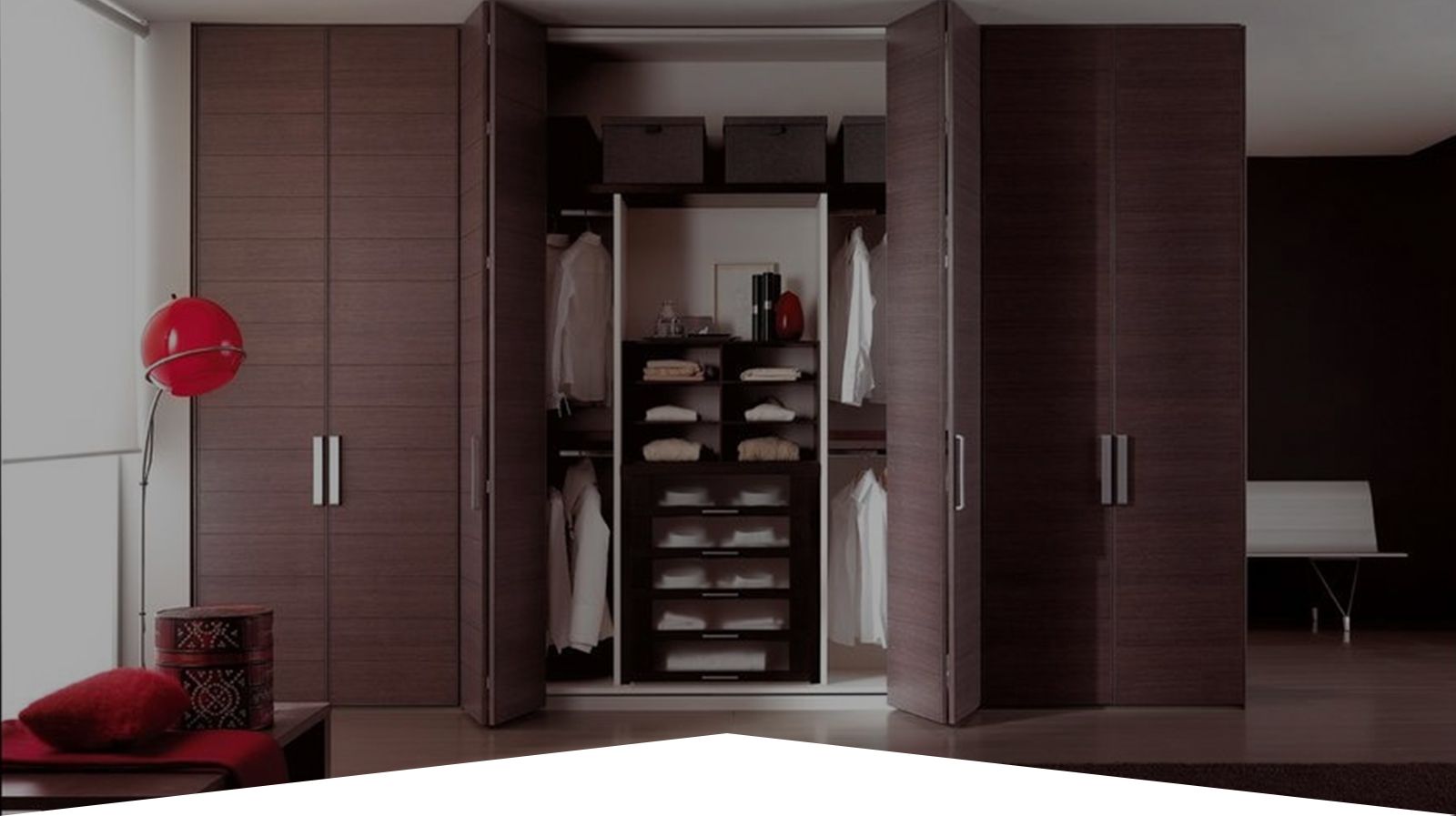 Шкаф гармошка в интерьере прихожей