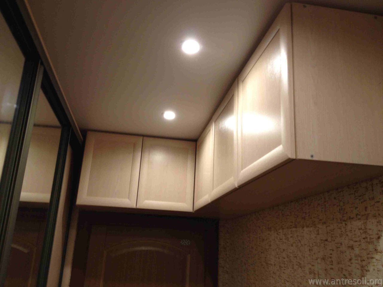 Подсветка для антресоли в прихожей