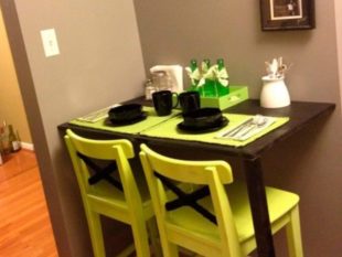 Маленькая кухня с барной стойкой вместо стола