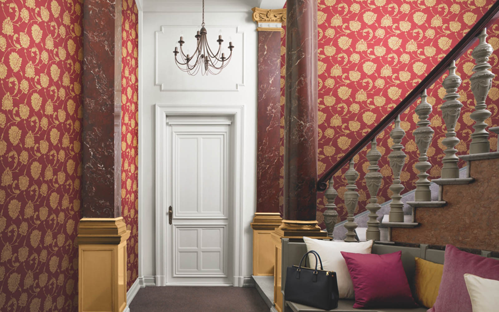 красные фдизелиновые обои в доме