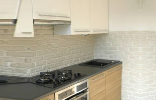 Интерьер и дизайн кухни с плиткой