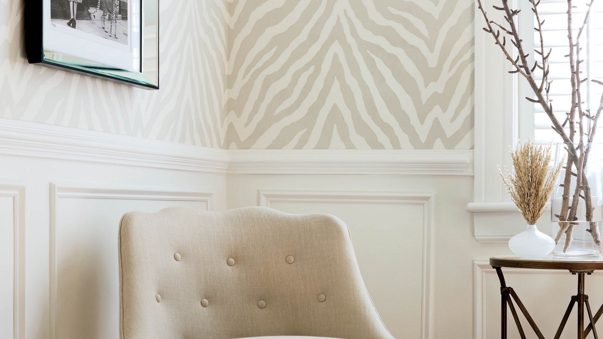 Виниловые комбинированные обои белого цвета 