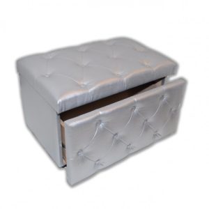 пуф в прихожей комнате