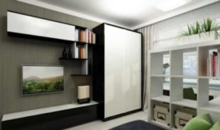 Белые шкафы-купе в оформлении интерьера