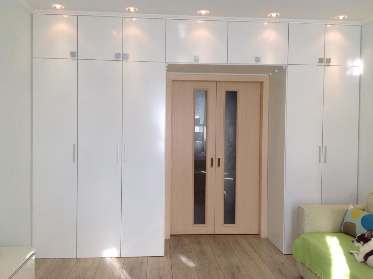 антресоль над дверью