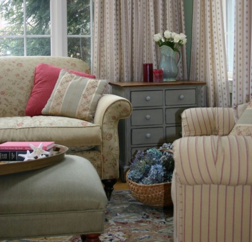 Цветочные орнаменты в текстиле: диваны, стулья, кресла