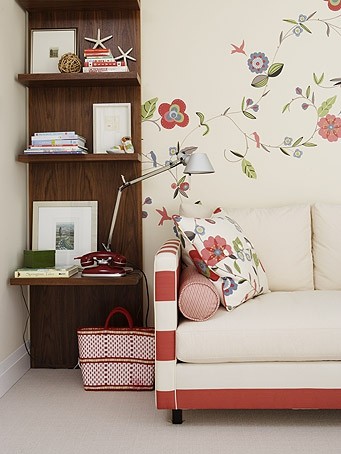 Цветочные узоры на стенах