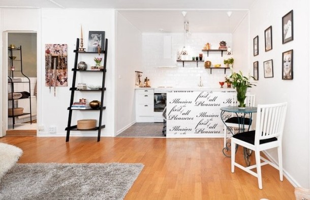 Лестница как дисплей для декора