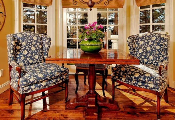 Цветочные орнаменты в текстиле: диваны, стулья, кресла