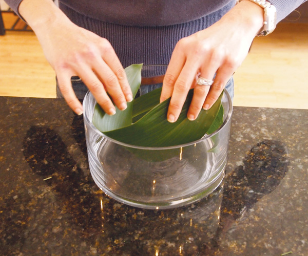 Центральная композиция из гиацинтов и лимонов