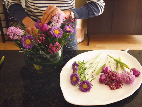 Цветочная композиция из весенних цветов